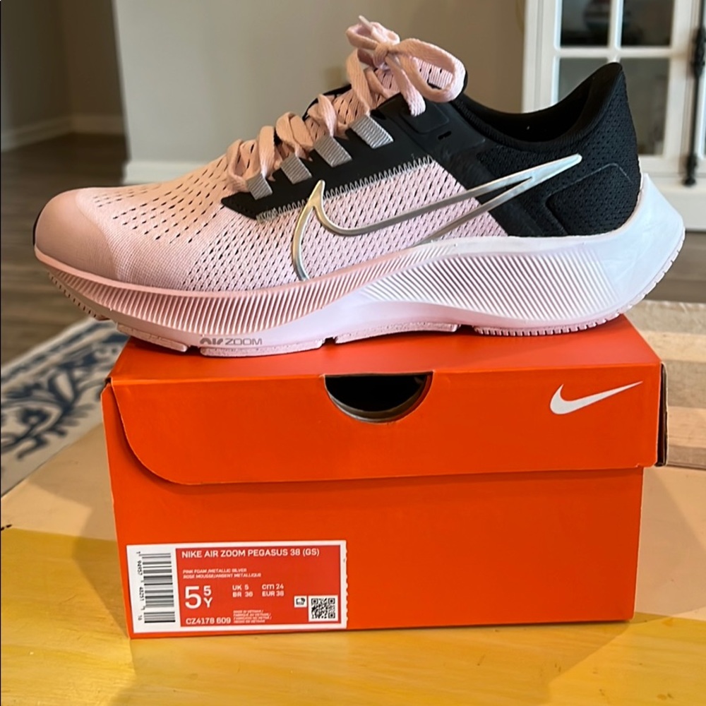 Nike Air Zoom tennis shoe